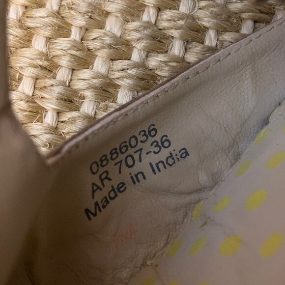 Boden T-strap suede flats with tassels - Picture 6 of 6